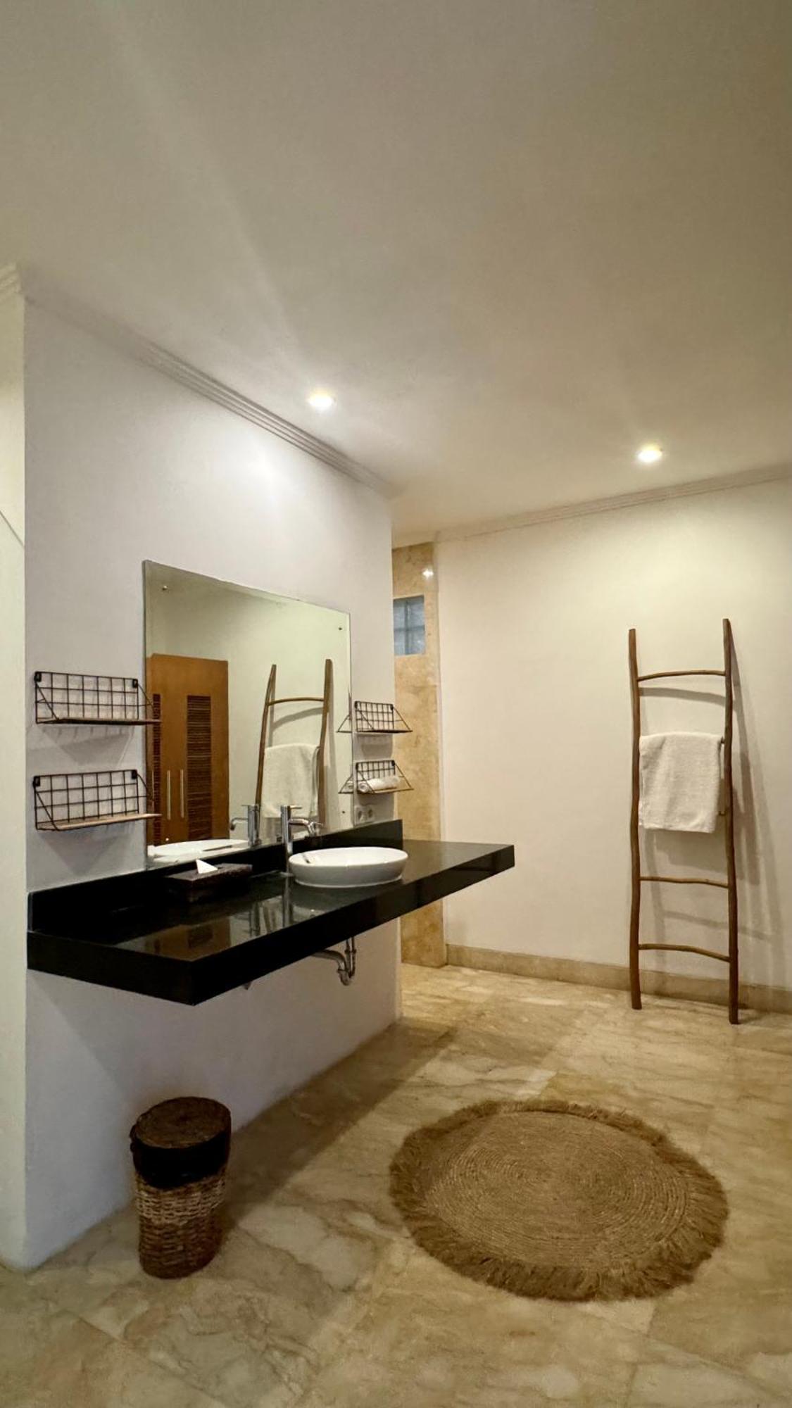 Private Suite In A Kids Friendly Big Shared Villa In Canggu Exterior photo